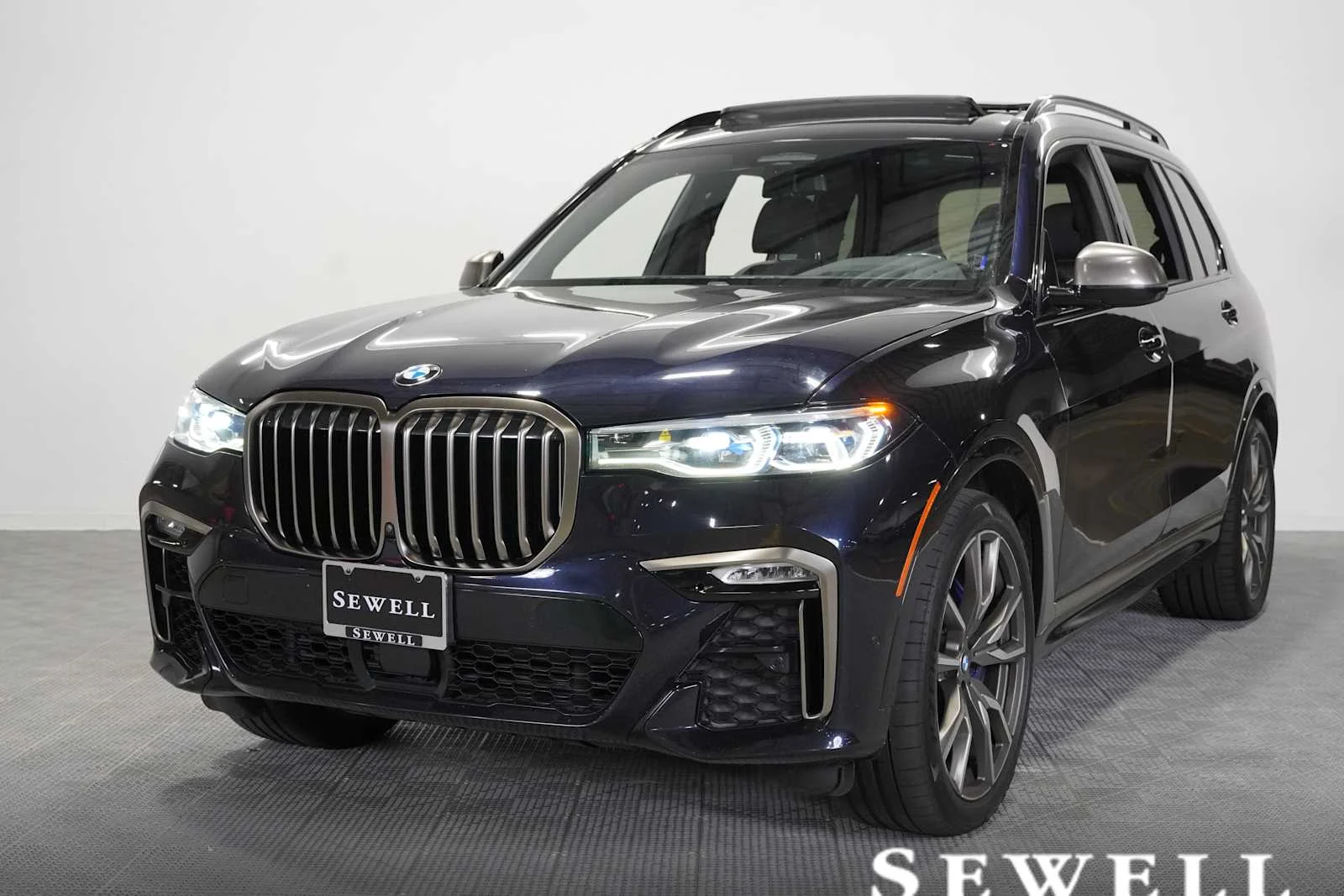 2022 BMW X7 M50i's photo