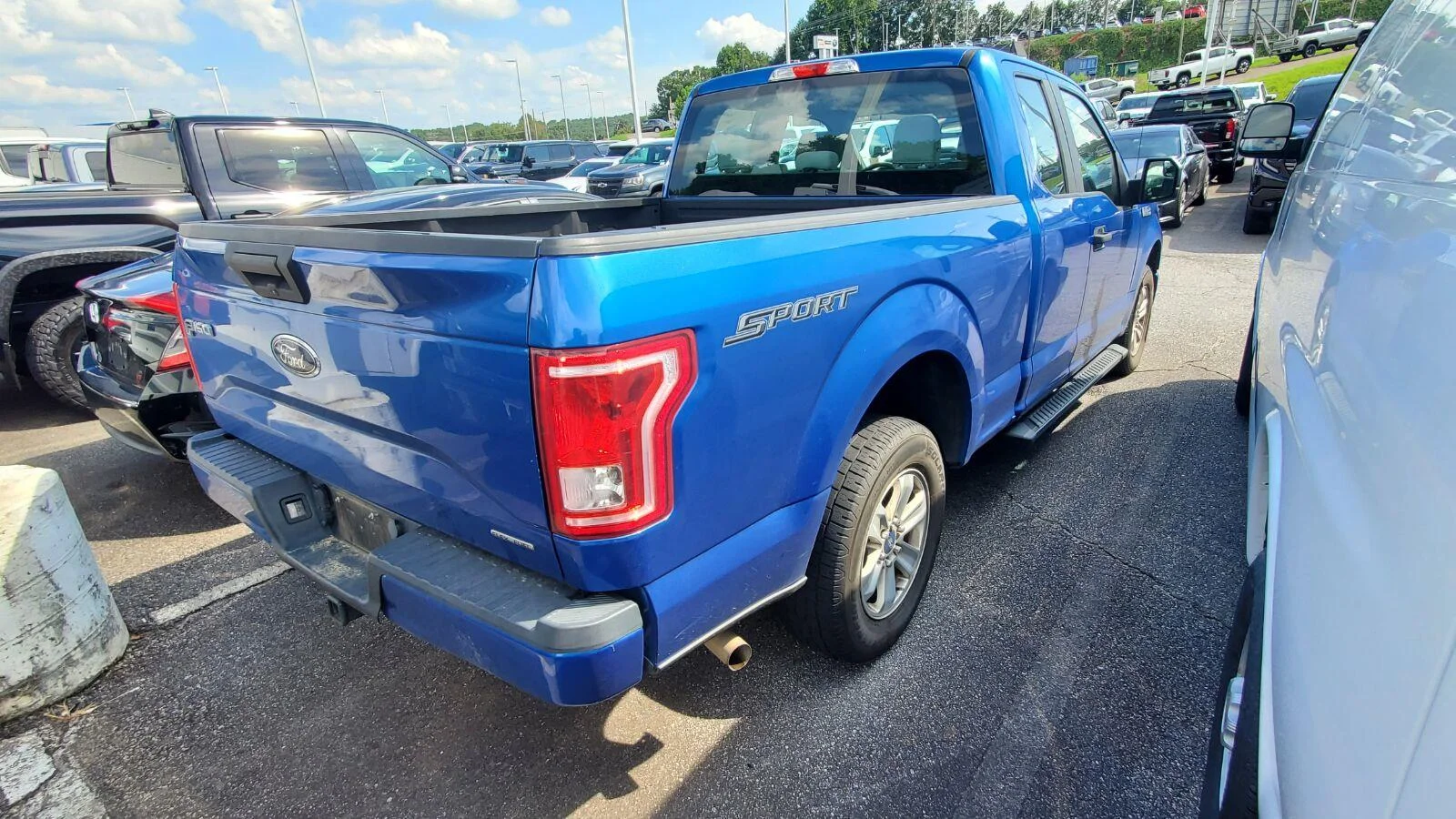 Used 2015 Blue Flame Metallic Ford XL image 9