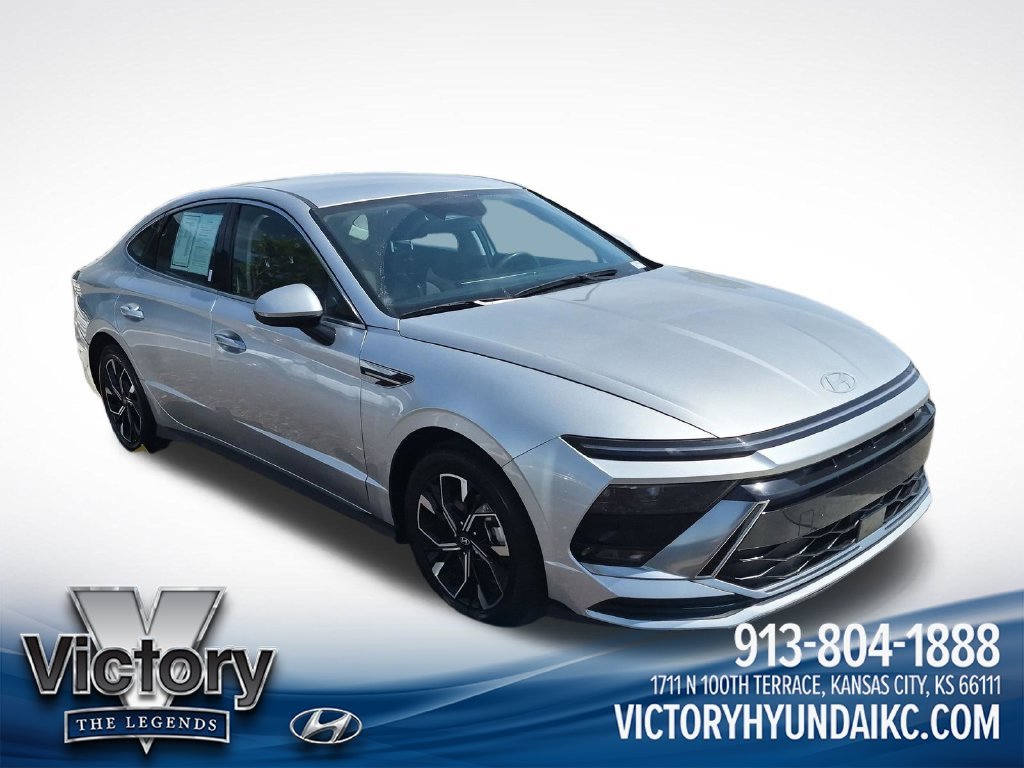 Certified Used 2025 Silver Hyundai SEL image 7