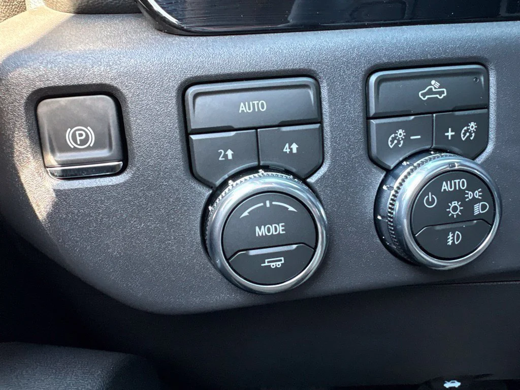 New 2026 Sterling Metallic GMC Elevation image 13