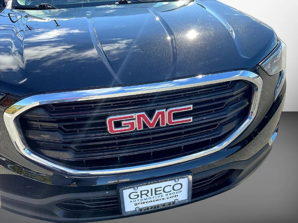 Used 2020 Ebony Twilight Metallic GMC SLE image 33
