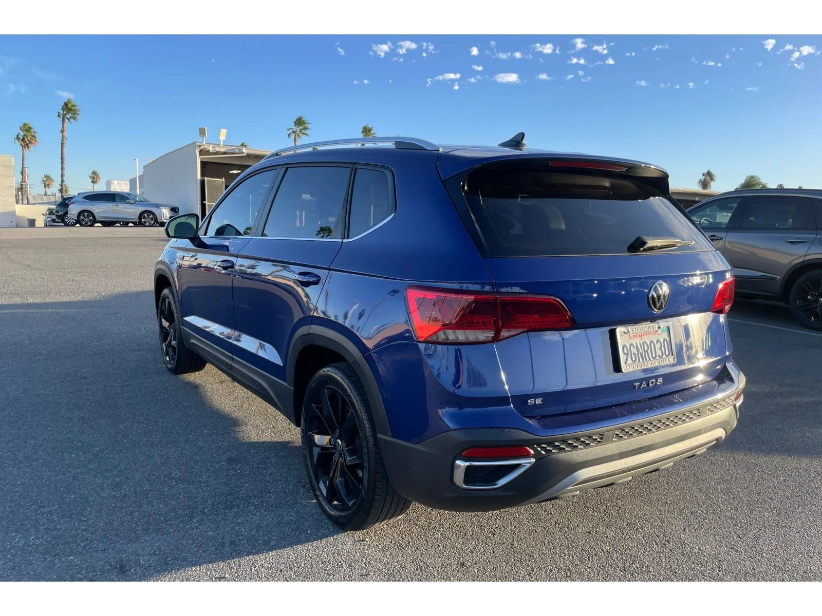 Used 2023 Dusk Blue Metallic Volkswagen SE image 3