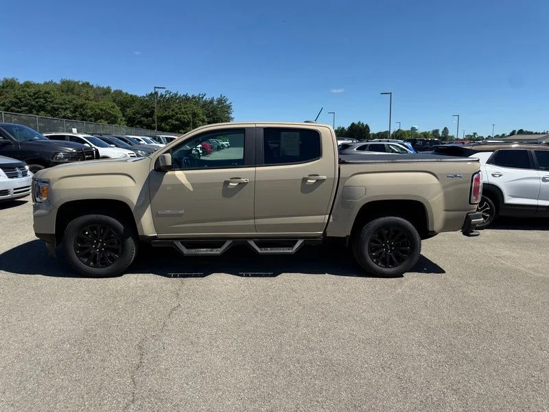 Used 2022 Beige GMC Elevation image 8