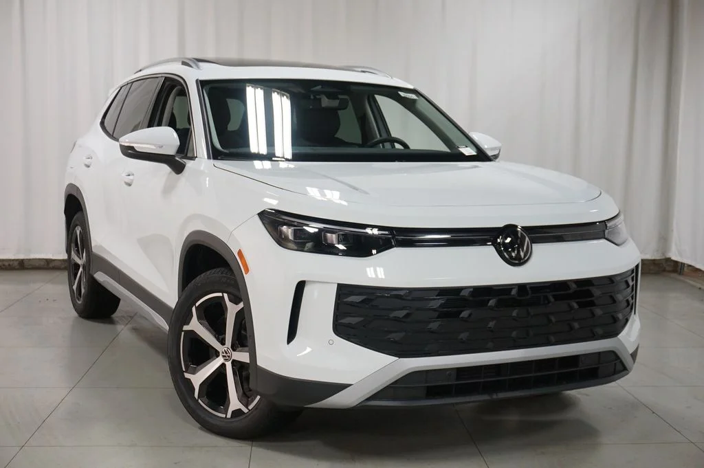 New 2026 Pure White Volkswagen 2.0T SE image 4