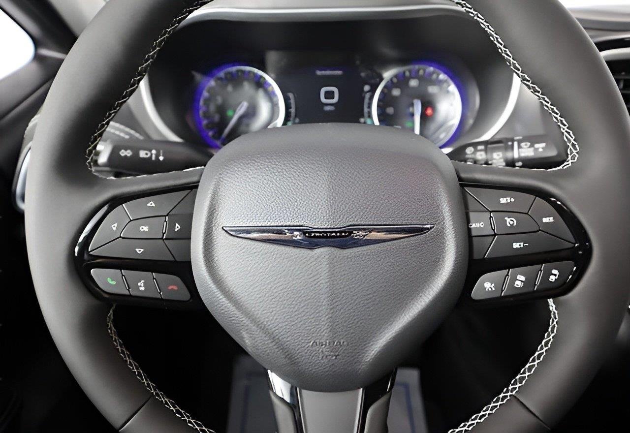 2026 Chrysler Pacifica Select - Photo 13
