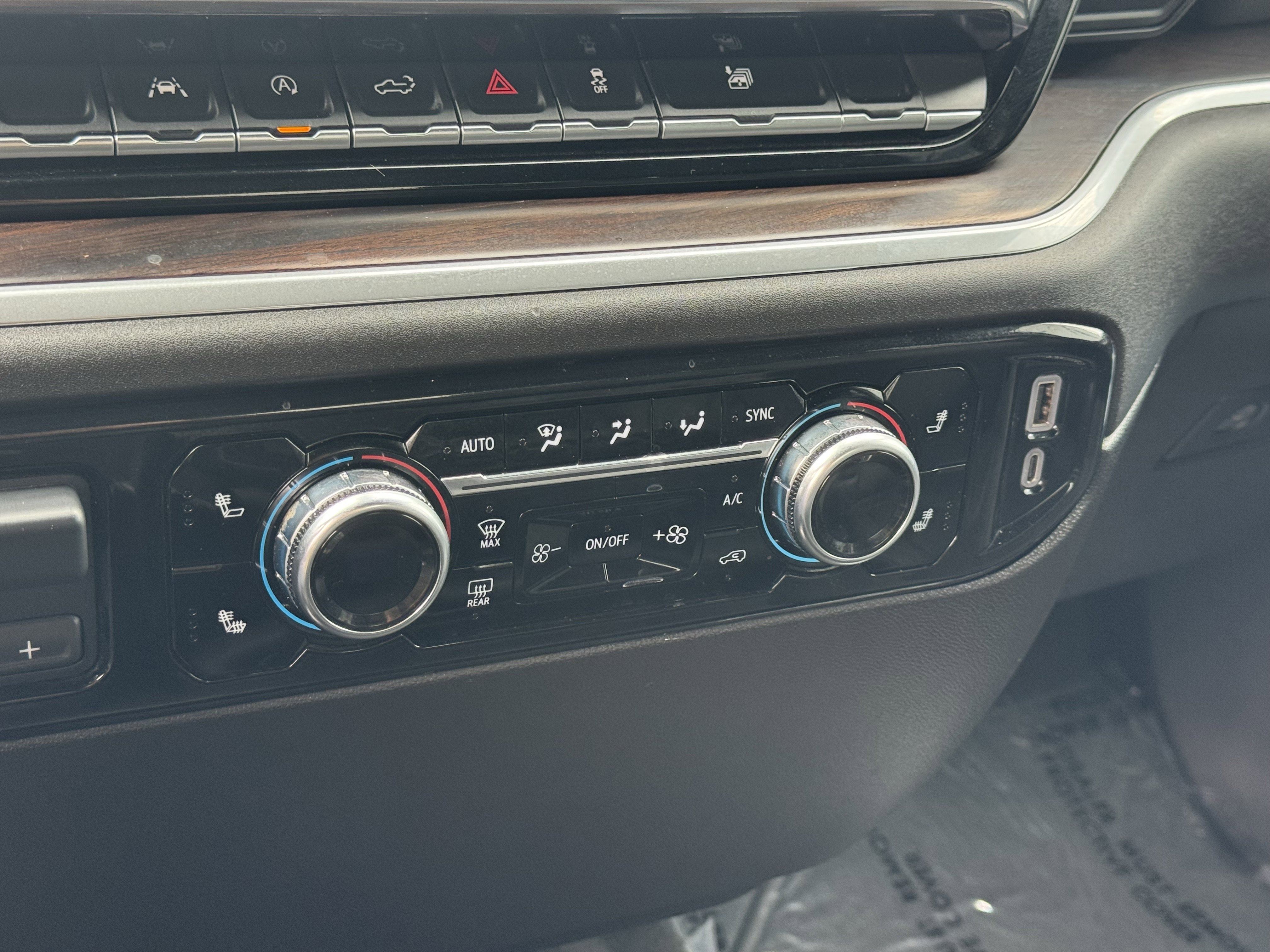 2025 GMC Sierra 1500 SLT - Photo 29