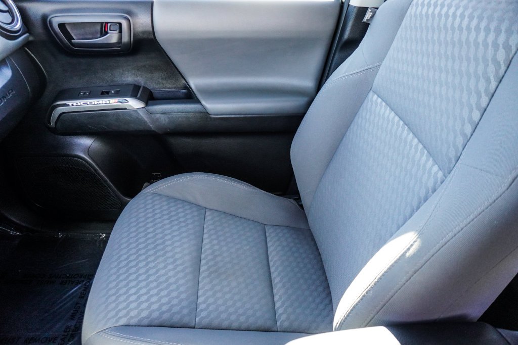 Used 2022 White Toyota SR5 image 26