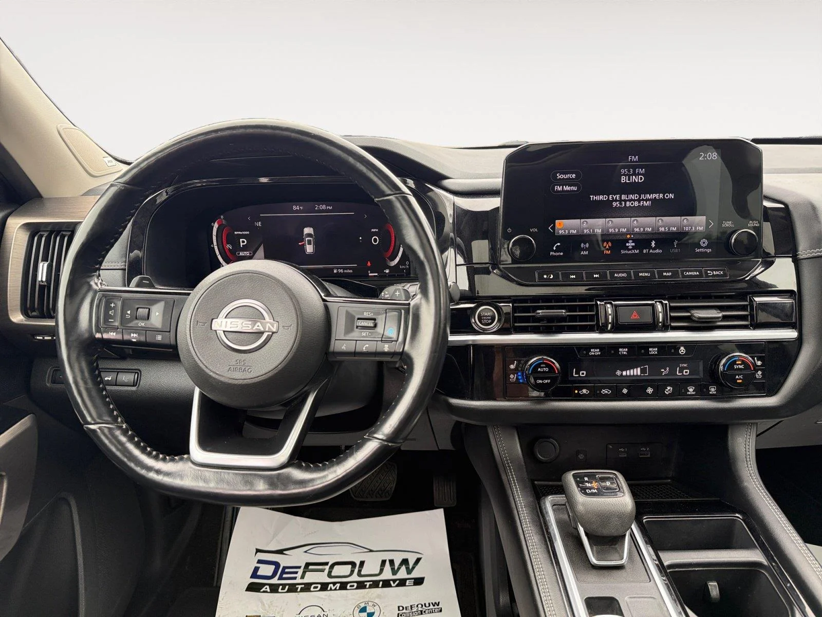 Used 2023  Nissan Platinum image 13