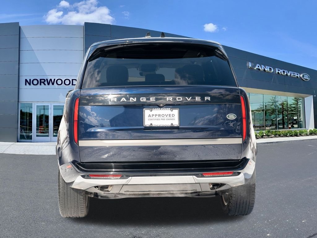 Used 2023 Blue Land Rover SE image 5