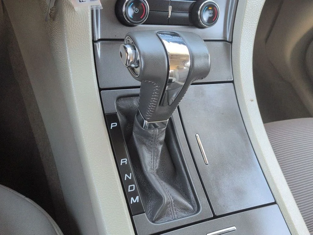 Used 2011 White Platinum Clearcoat Metallic Ford SEL image 16
