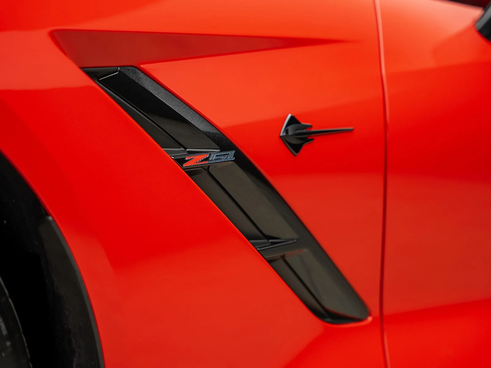 Used 2016 Red Chevrolet Stingray Z51 image 25
