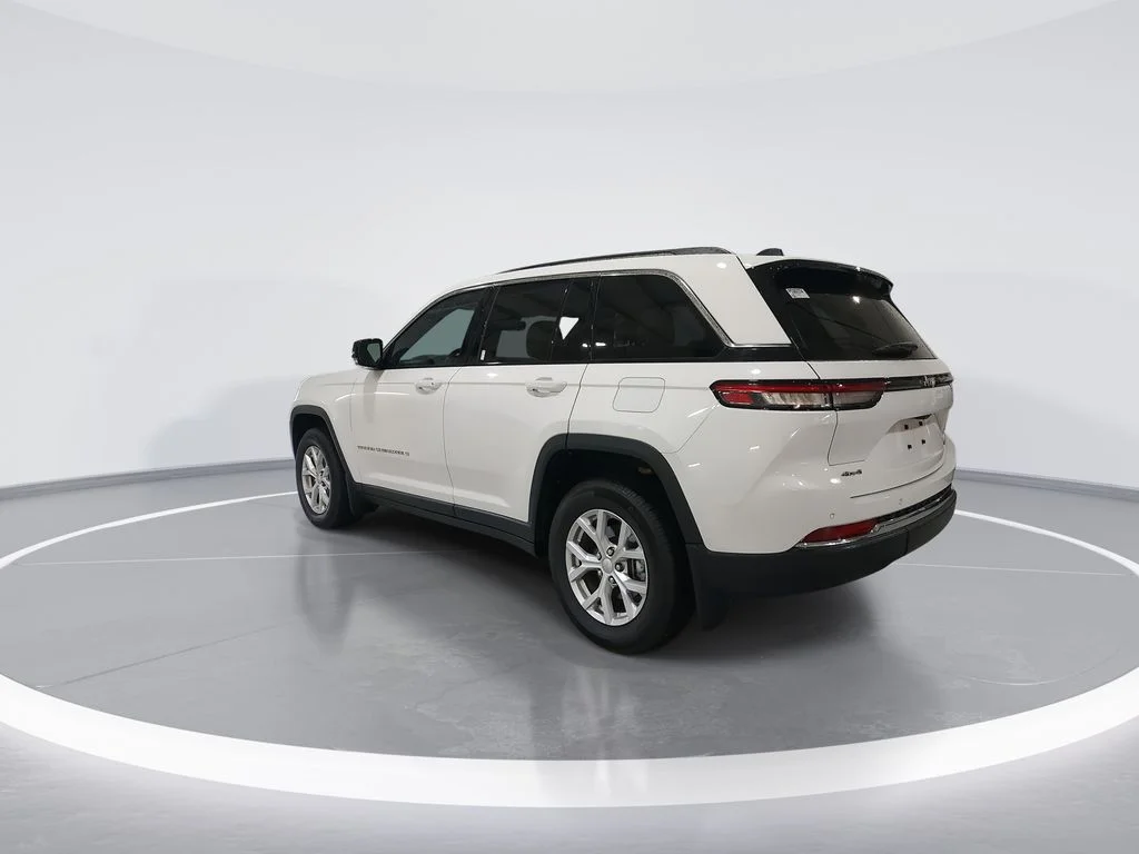 Used 2023 White/off-white Jeep Limited image 6