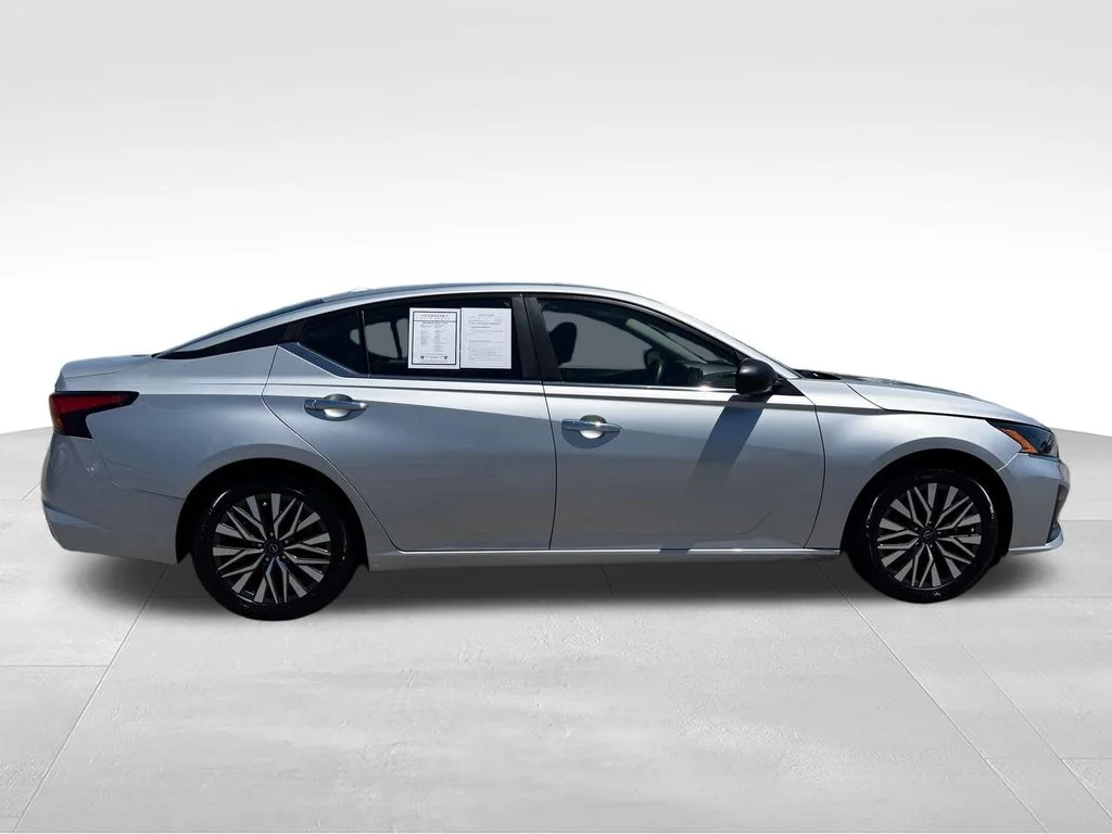 Used 2024 Silver Nissan 2.5 SV image 29