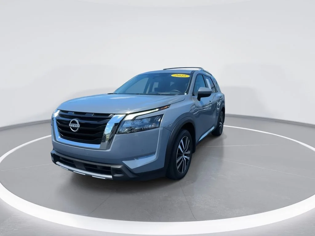 Used 2025 Gray Nissan Platinum image 3
