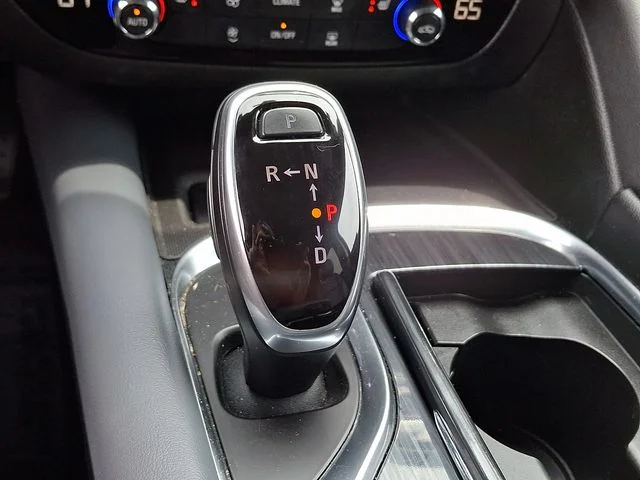 Used 2021 Black Buick Essence image 17