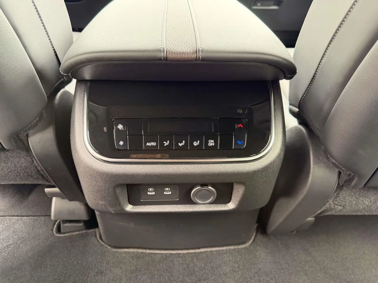 Used 2025 Super Black Nissan SL 4WD image 21