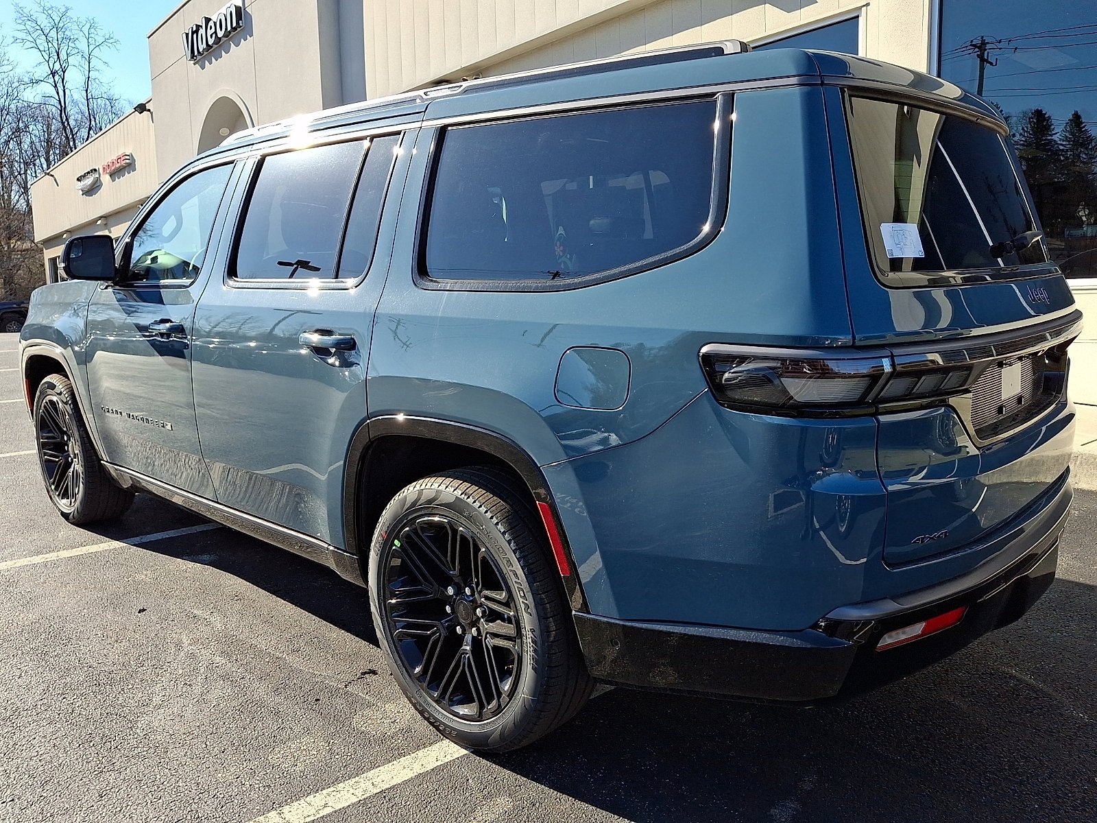 New 2026 Steel Blue Exterior Paint Jeep Limited Reserve image 4