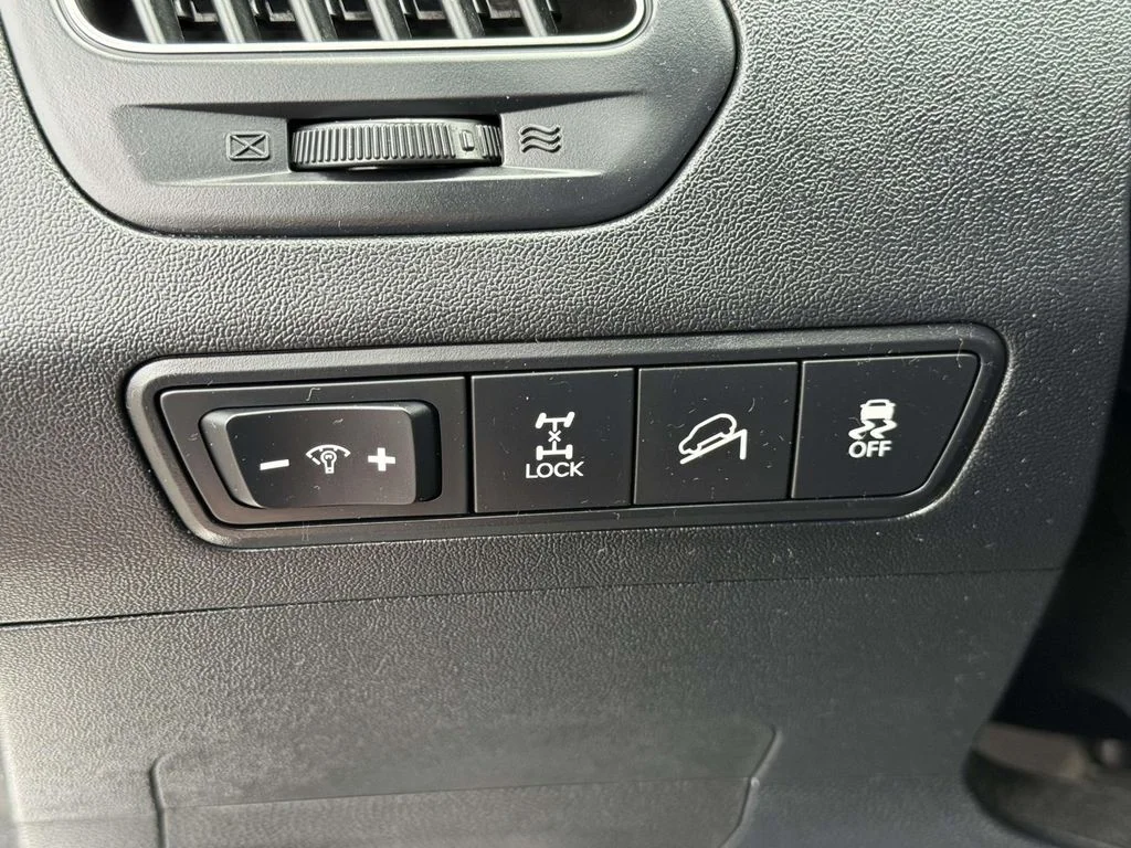 Used 2012 Silver Hyundai Limited image 30