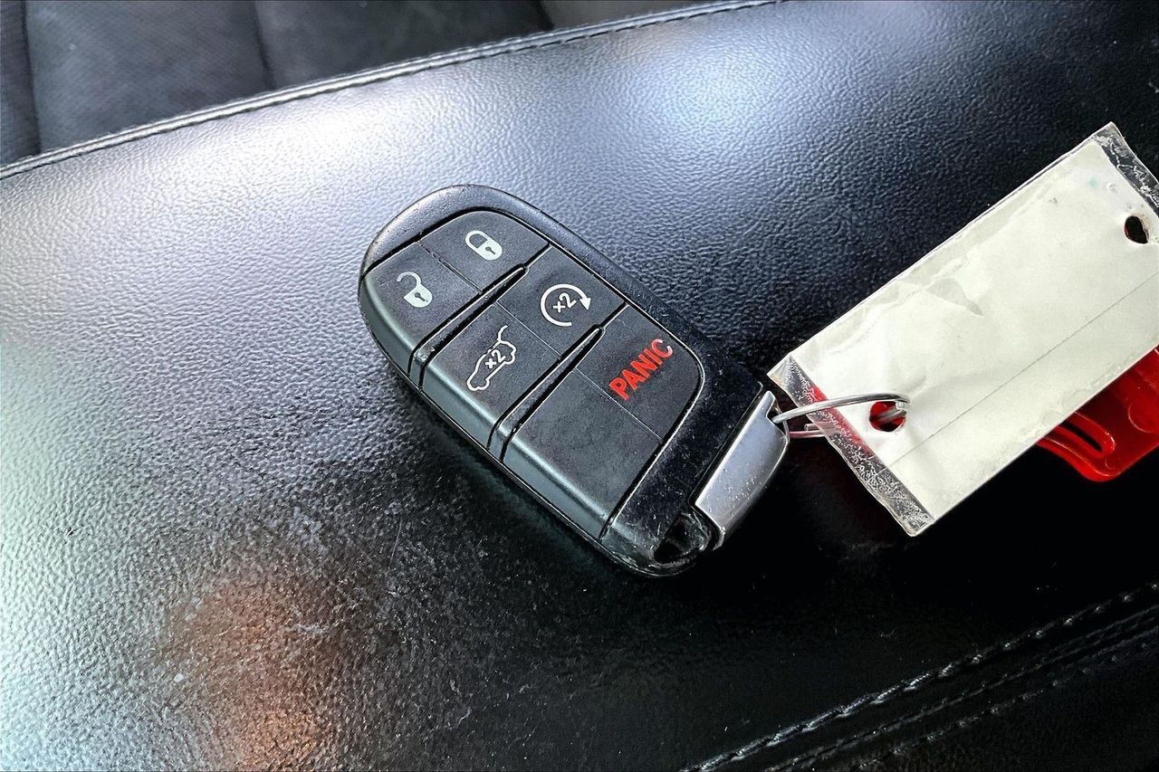 Used 2019 Silver Jeep Altitude image 34