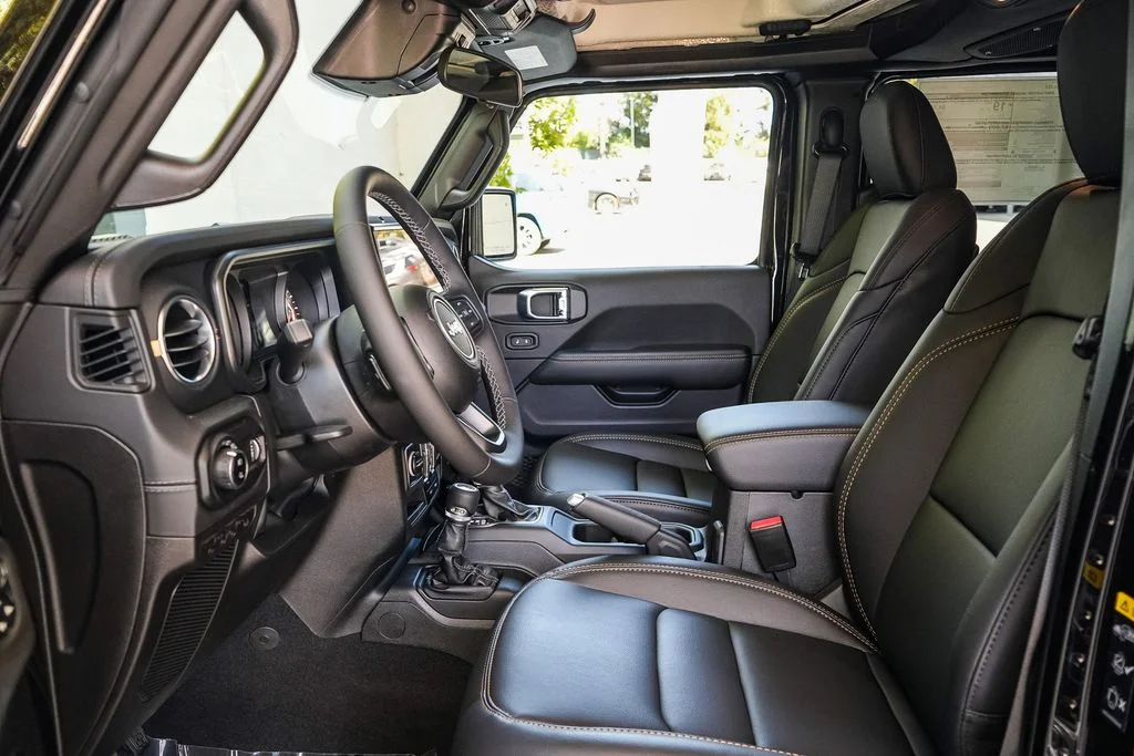 New 2026 Black Clear-Coat Exterior Paint Jeep Sahara image 16