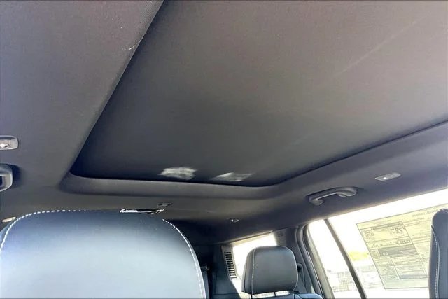 New 2026 Diamond Black Crystal Pearl-Coat Exterior Paint Jeep Limited image 30