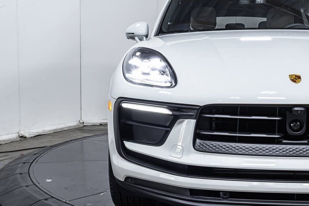 2025 Porsche Macan - Photo 12