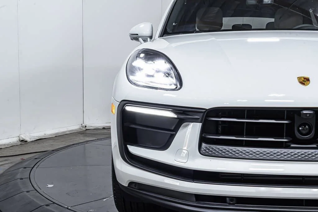 2025 Porsche Macan - Photo 12