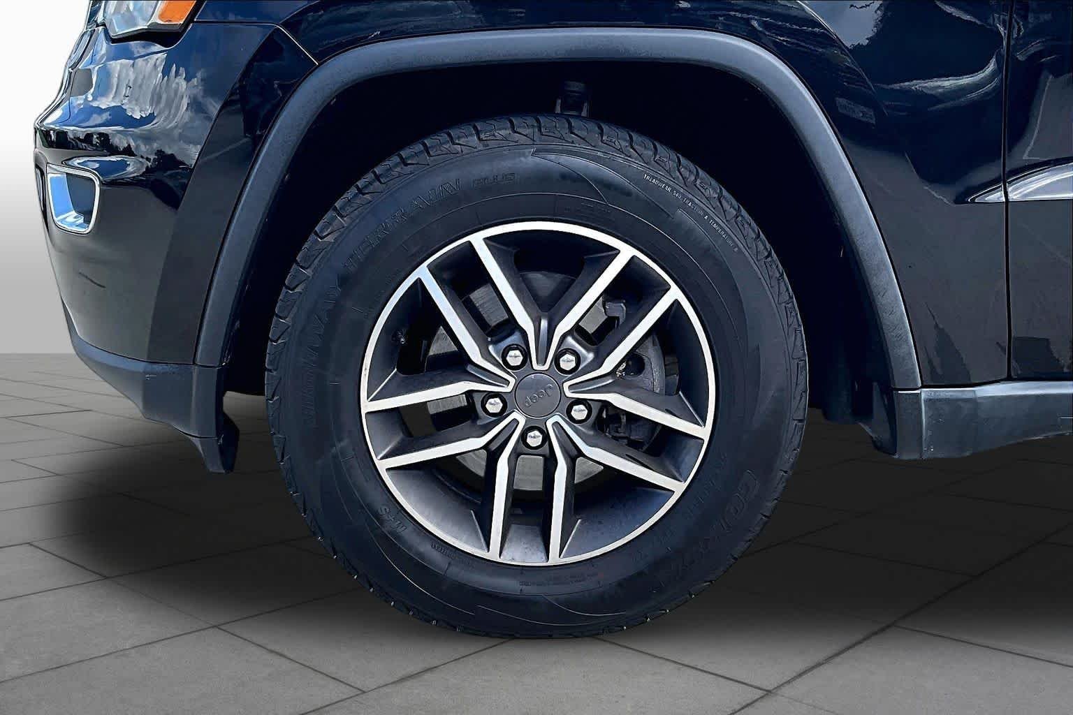 Used 2020 Diamond Black Crystal Pearlcoat Jeep Limited image 10