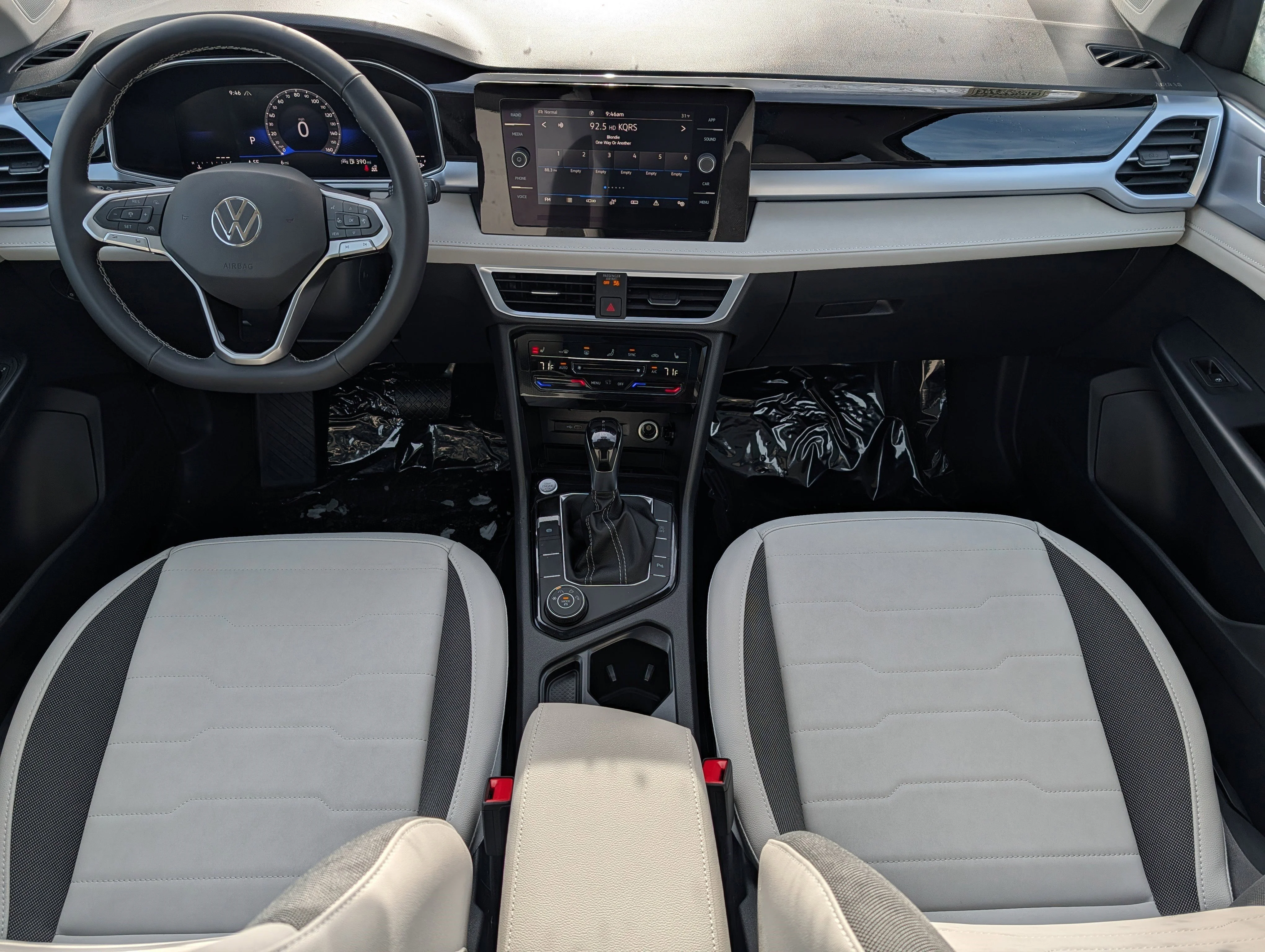 New 2026 Deep Black Pearl Volkswagen SE image 10