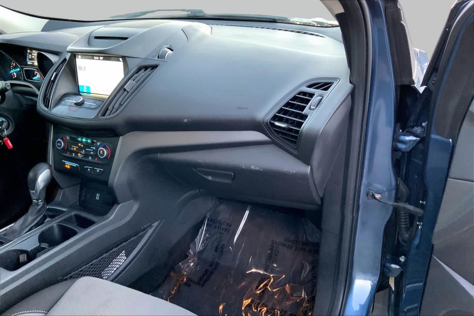 Used 2018 Blue Ford SE image 16