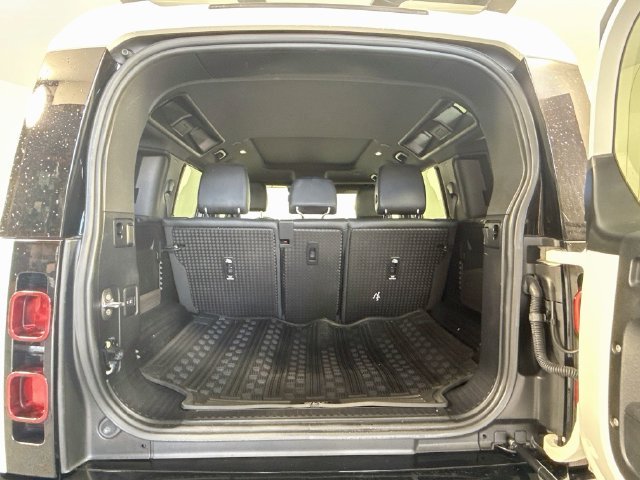 Used 2023 White Land Rover S image 28