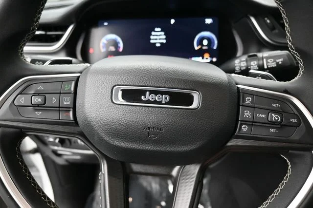 Used 2024 White Jeep Laredo X image 19