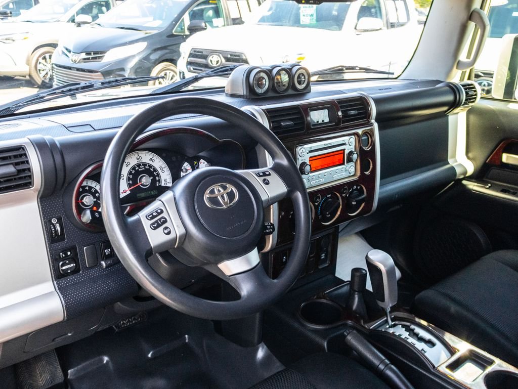 Used 2012  Toyota Base image 25