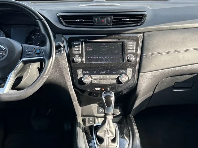 Used 2018 Magnetic Black Nissan SL image 21