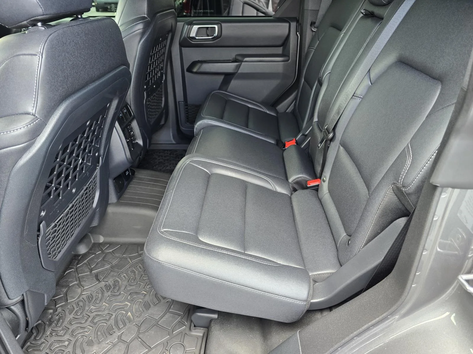 Used 2025 Gray Ford Badlands image 10