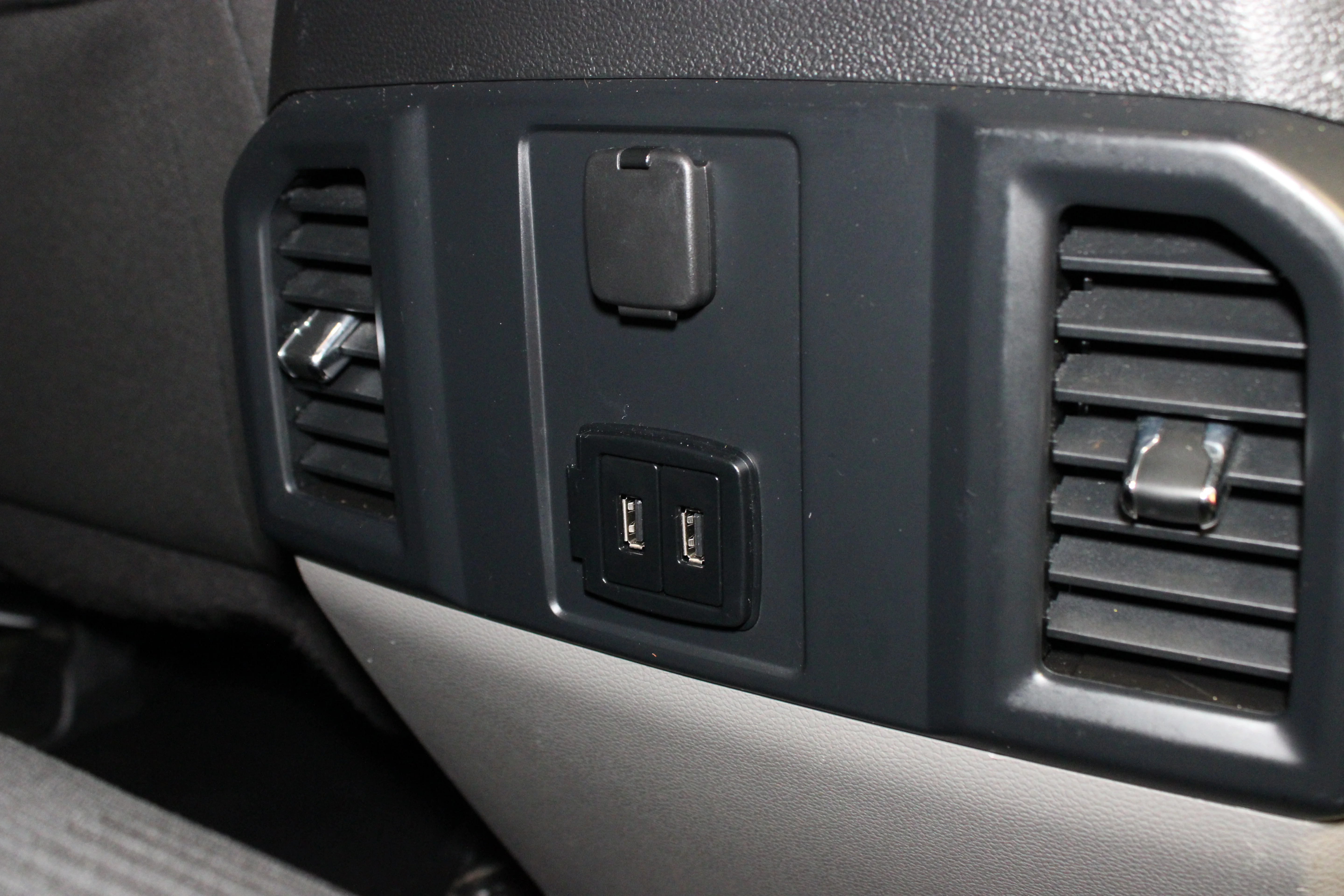 Used 2017 Oxford White Ford XL image 17