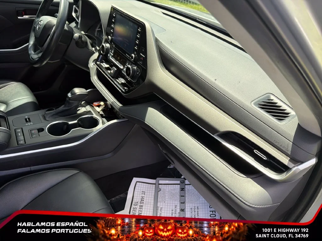 Used 2022 Silver Toyota XLE image 40