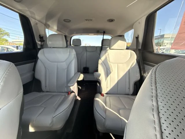 Used 2023 Black Hyundai SEL image 21