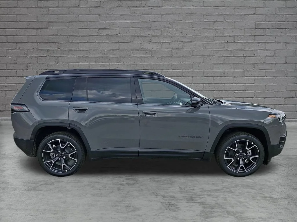 New 2026 Sting-Gray Clearcoat Jeep Overland image 9