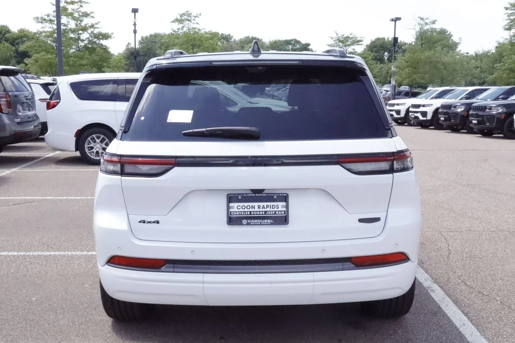New 2026 Bright White Clear-Coat Exterior Paint Jeep Summit image 12