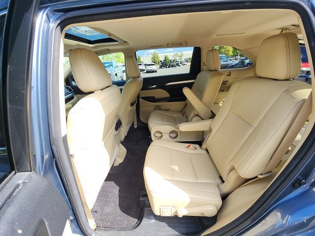 Used 2017 Blue Toyota XLE image 25