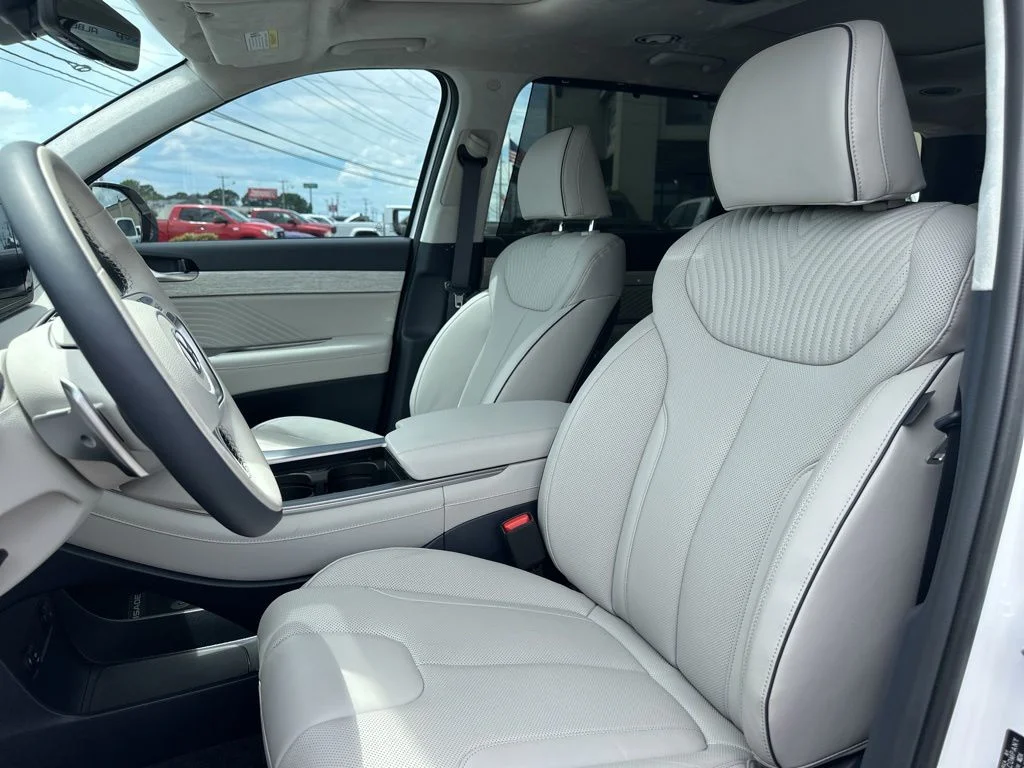 Used 2025 White Hyundai Calligraphy image 35