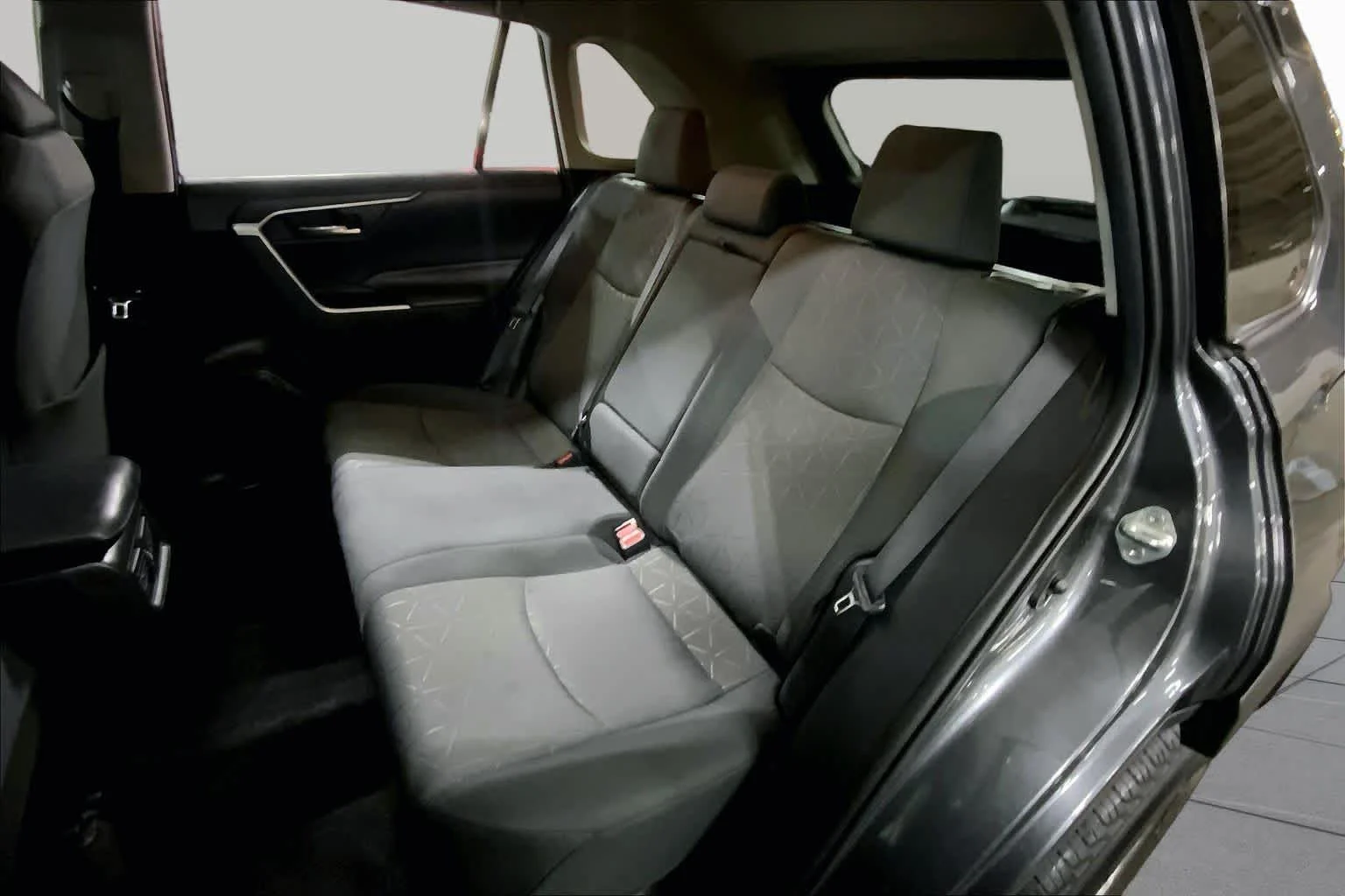 Used 2020 Magnetic Gray Metallic Toyota XLE image 21