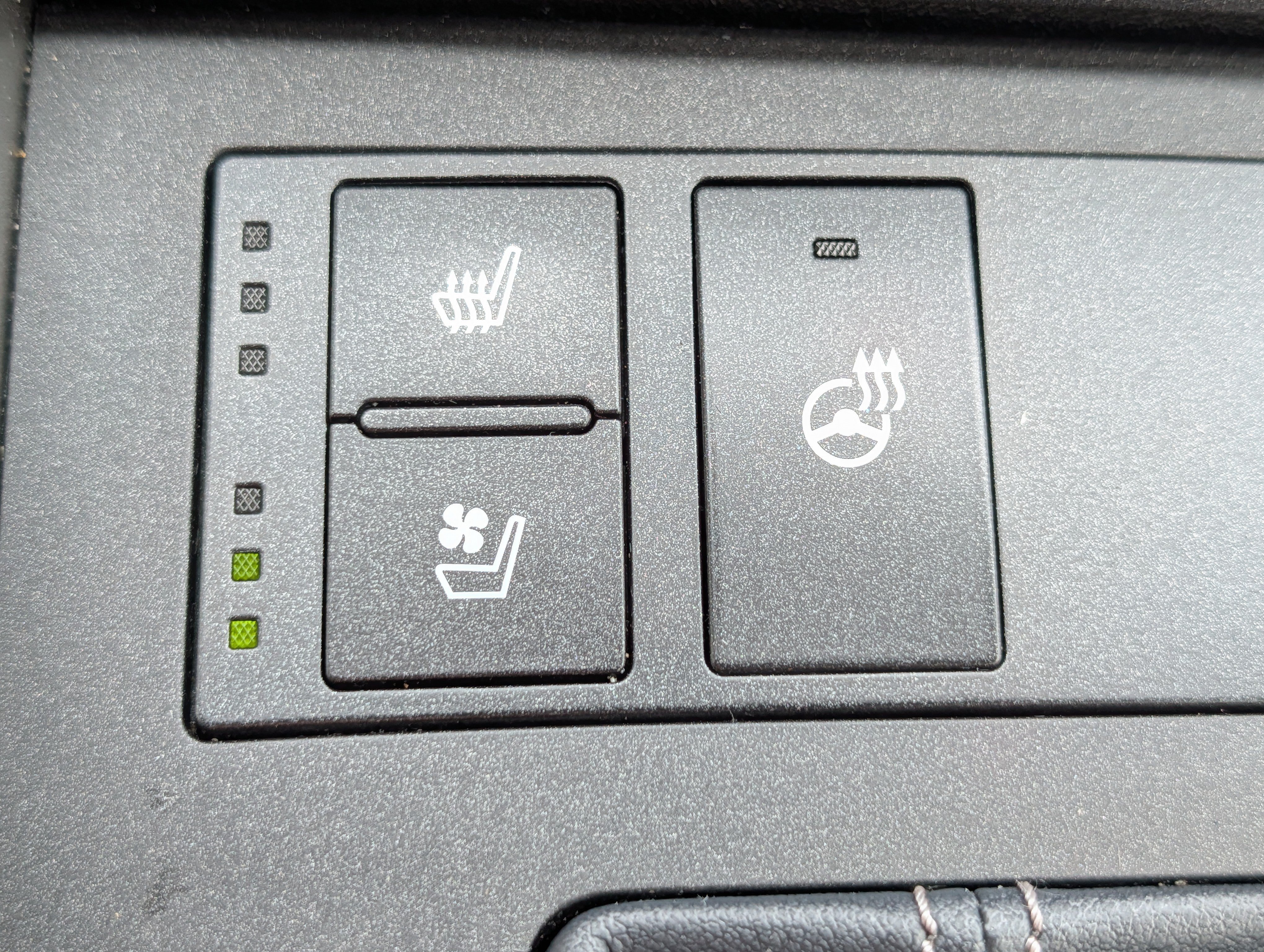 Used 2015 Atomic Silver Lexus  image 28