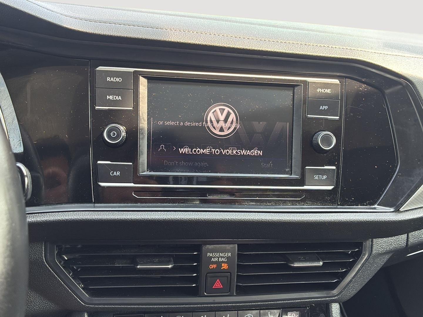 Used 2019 Platinum Gray Metallic Volkswagen SE image 37