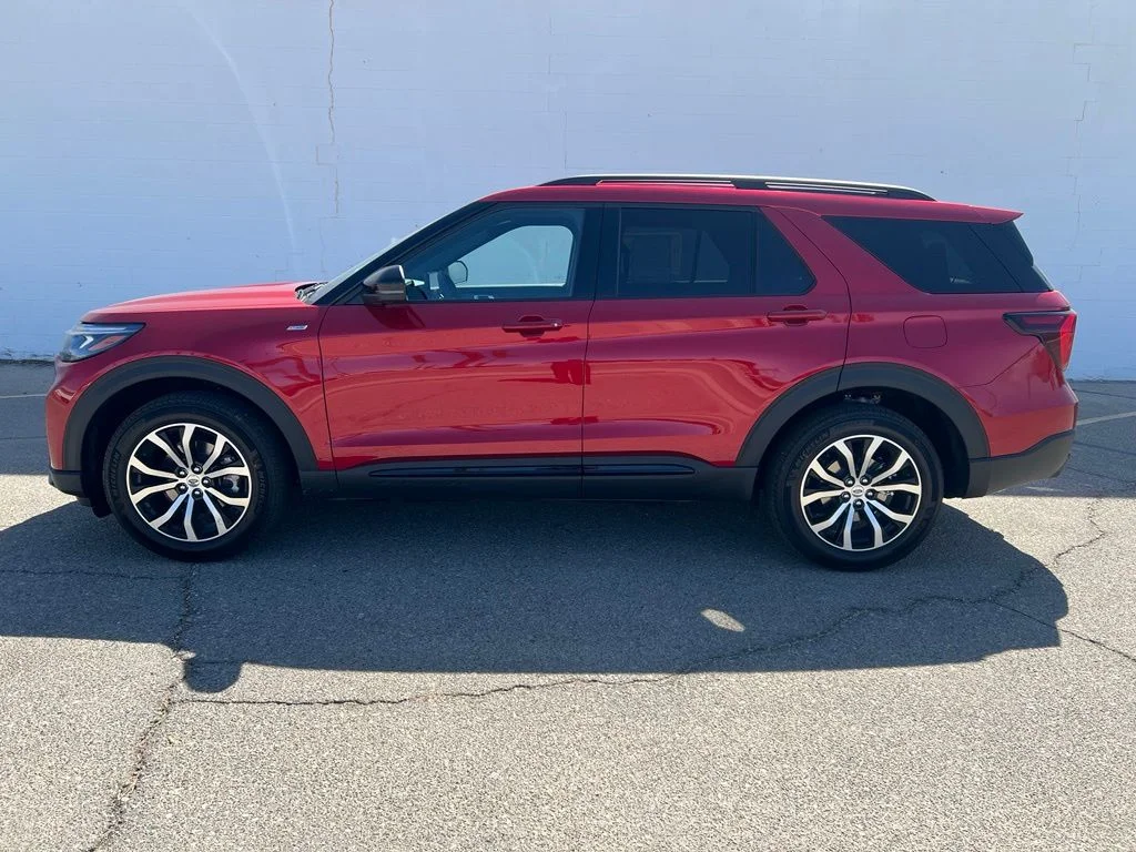 New 2026 Rapid Red Metallic Tinted Clearcoat Ford ST-Line image 2