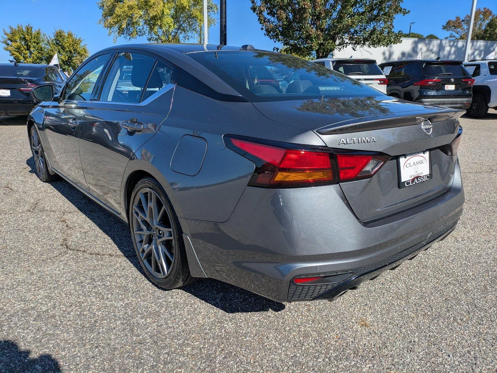 Used 2024 Gun Metallic Nissan 2.0 SR image 6