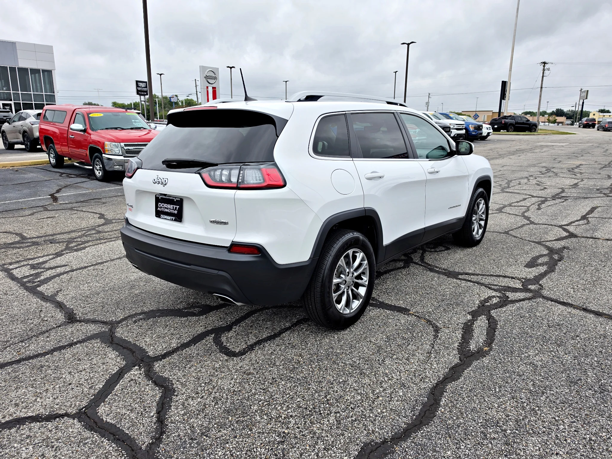 Used 2019 Bright White Clearcoat Jeep Latitude Plus image 6