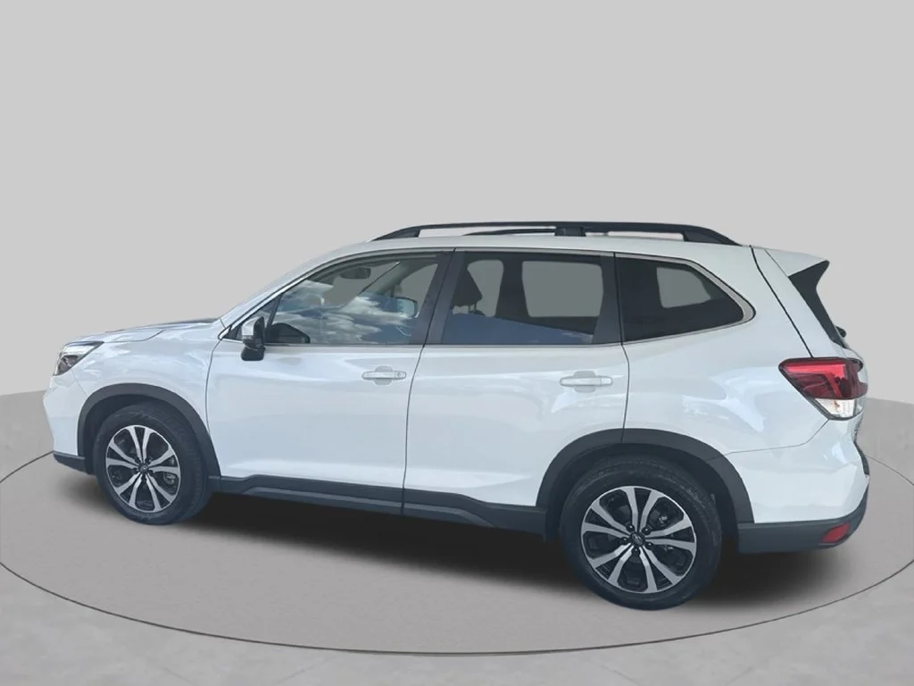 Used 2020 Crystal White Pearl Subaru Limited image 4