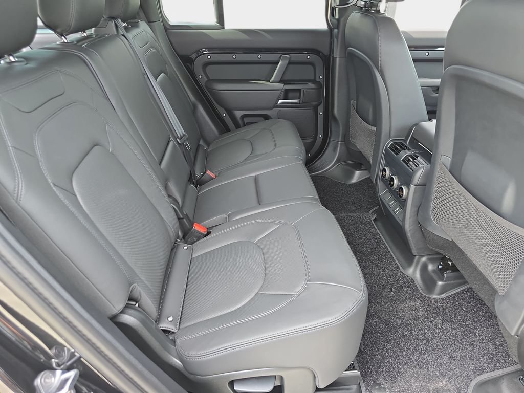 New 2026 Black Land Rover X-Dynamic SE image 11